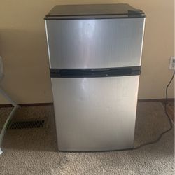 Mini Fridge 