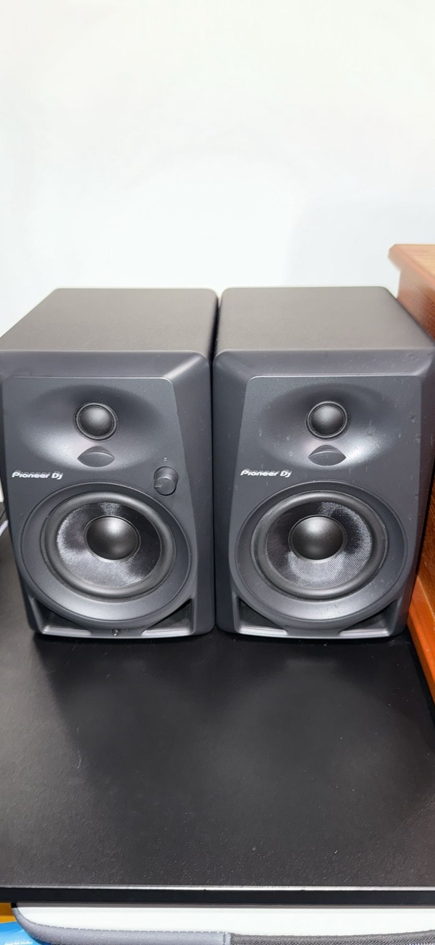 Pioneer DJ DM-40 - 21W 4" Two-Way Active Monitor - Black (Pair)