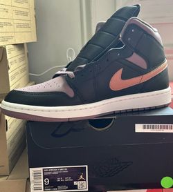 🔥NWB-JORDAN 1 MID SE BLACK SKY J MAUVE SIZE 9 M🔥🤩