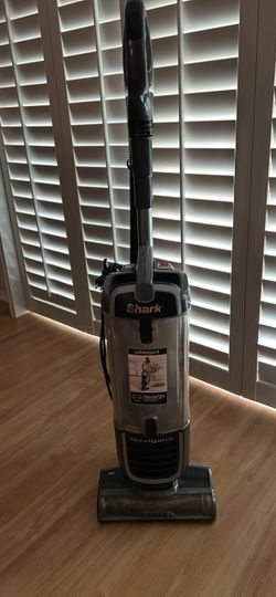 FREE NEEDS REPAIR Shark Navigator Upright Vacuum