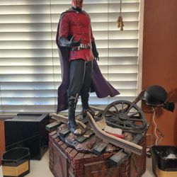 RARE:   MAGNETO   STATUE  < LIMITED EDITION >