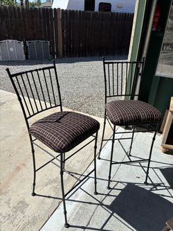 Set of 2 Metal Bar Stools with Cushions