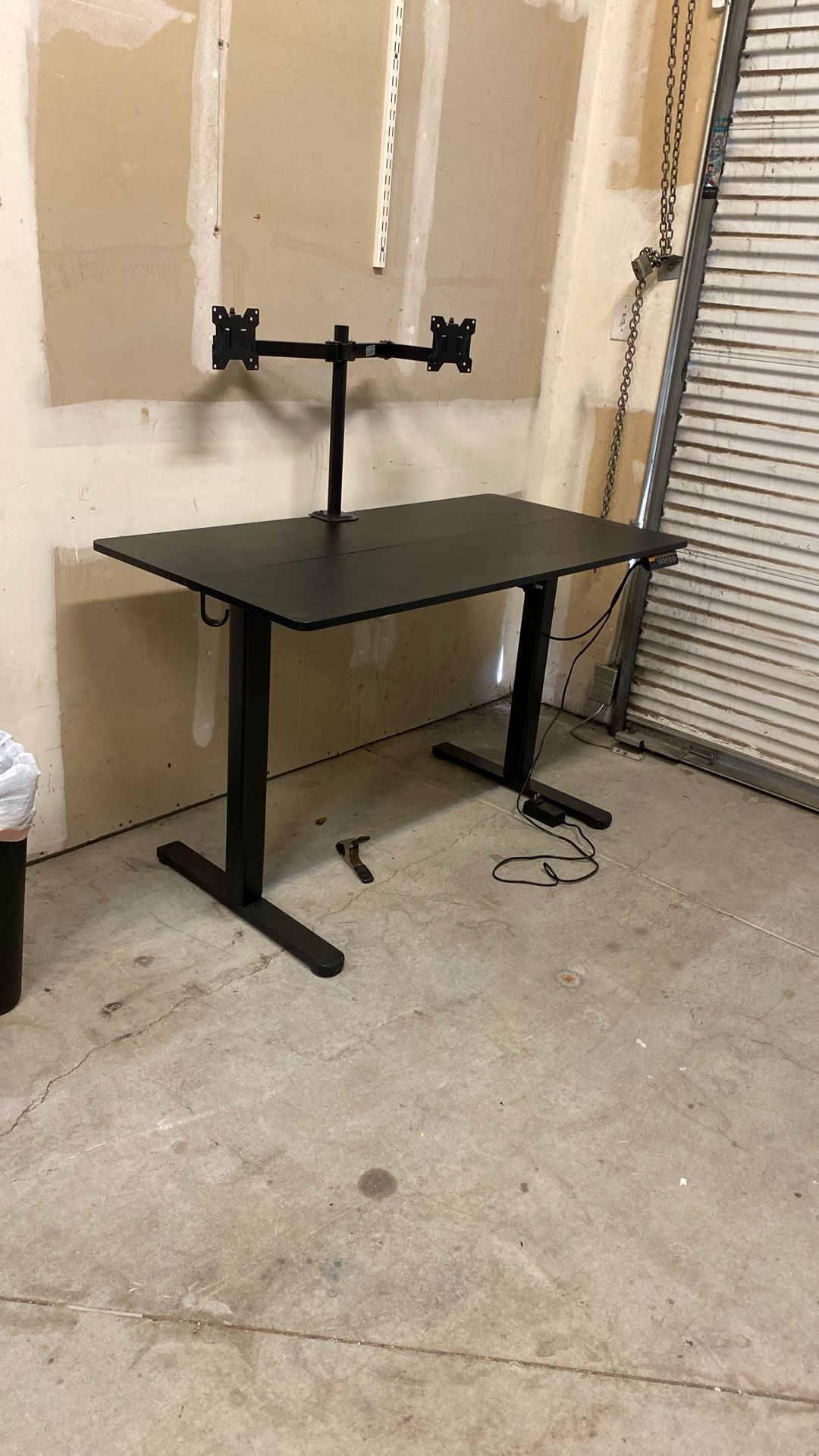Claiks Adjustable Desk