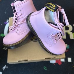 New New!!! DR.MARTENS Pink  Toddlers Sz 10