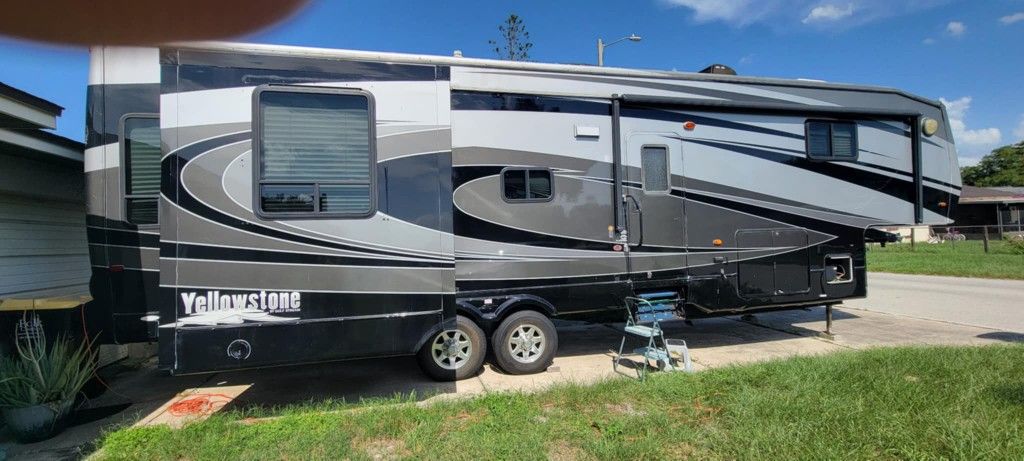2009 Coleman Yellowstone