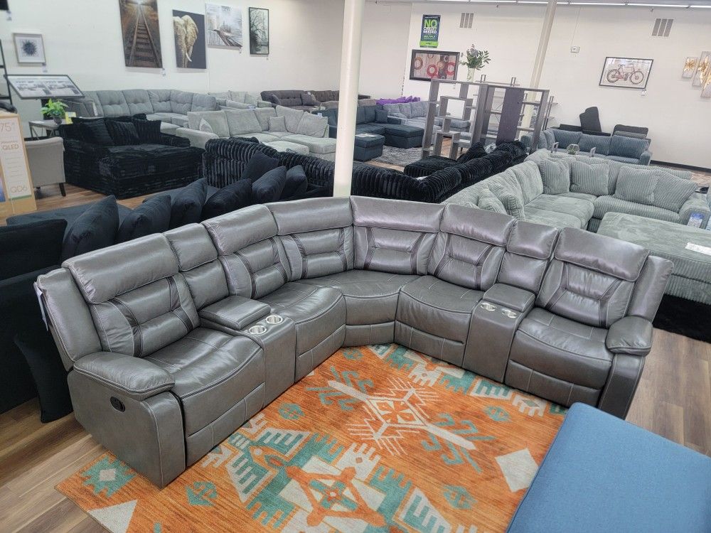 New 3pc Leather Reclining Sectional In Grey