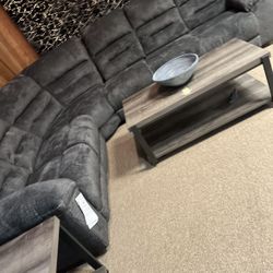 Stunning Reclining Nice Sectional! 
