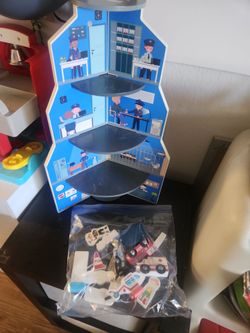 Wooden set for pretend play.
