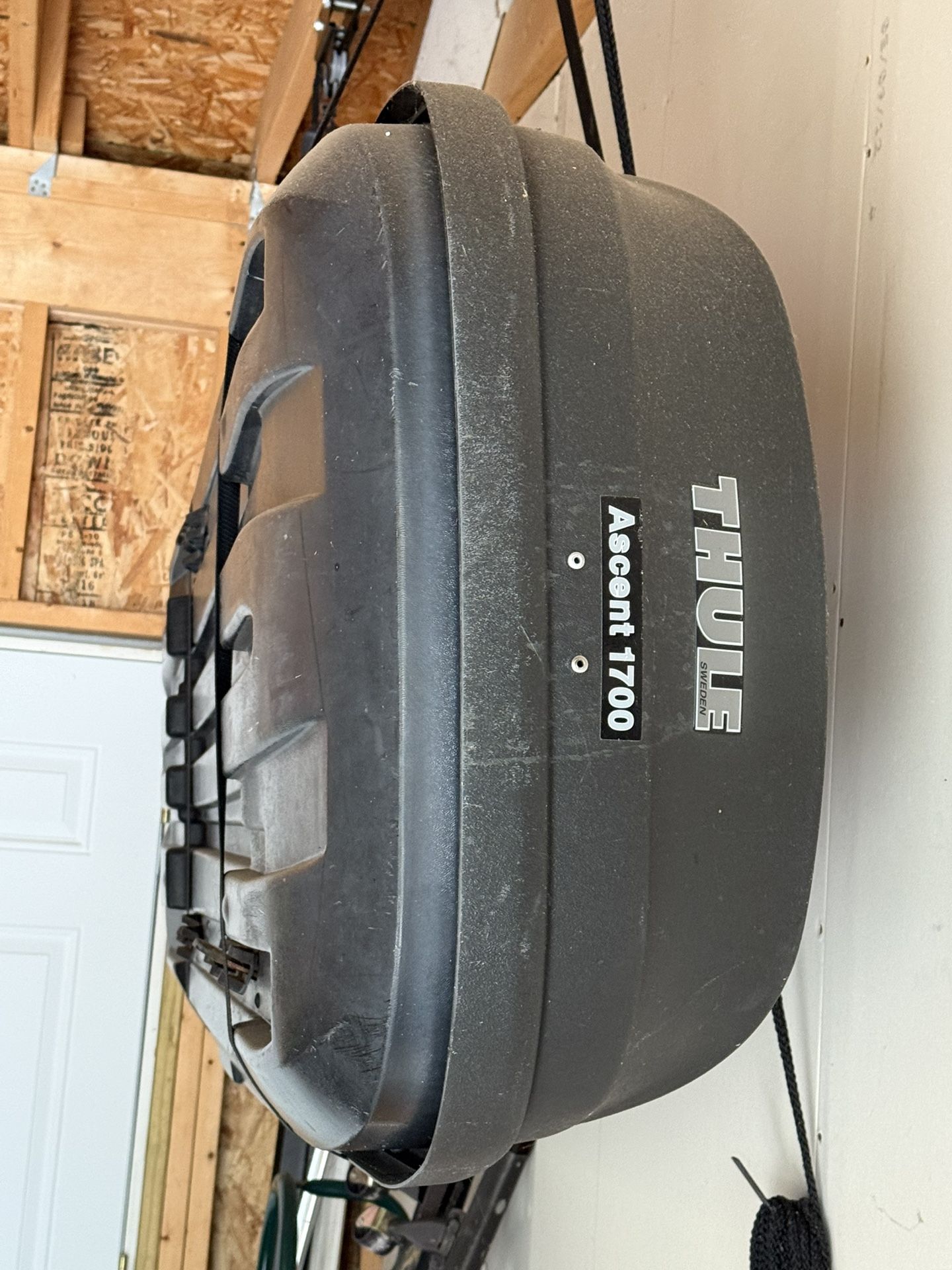 Thule Ascent 1700 Roof Cargo Box