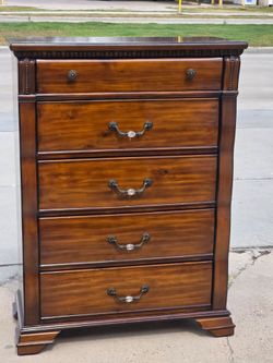 DRESSER