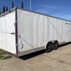 2008 24’ INTERSTATE ENCLOSED TRAILER ON 2-5200 LBS TORSION AXLES 