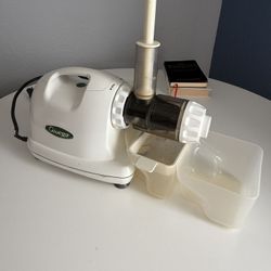 Omega Juicer