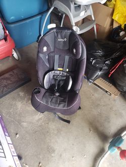 Safety 1st baby car seat (used and in great condition)