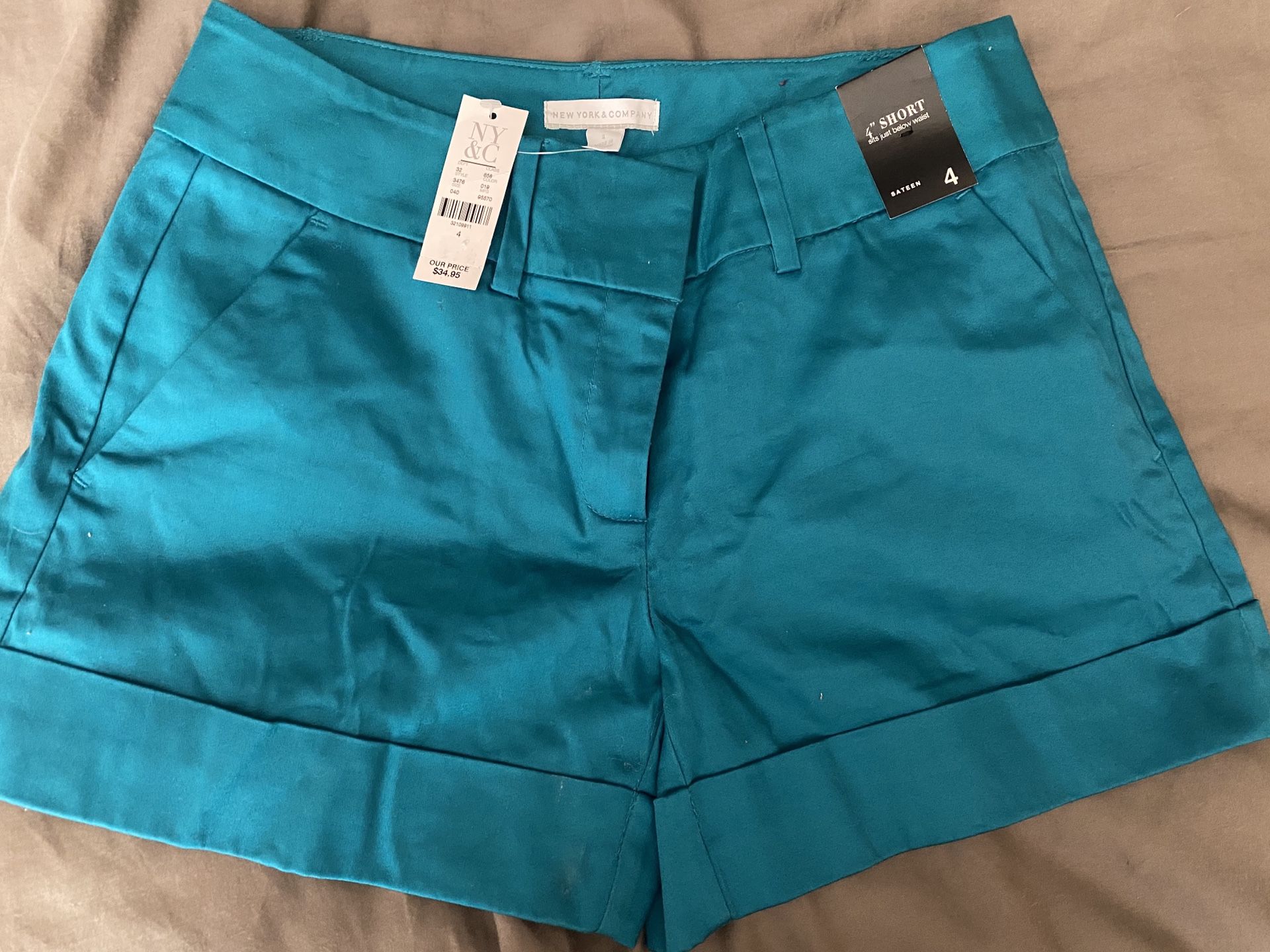 New with tag.. teal shorts size 4