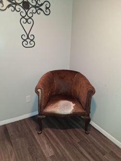 COWHIDE ACCENT CHAIR
