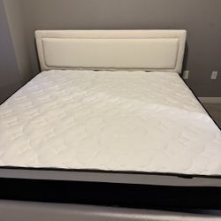 King Size Bed And Mattresses Only 6 Months Old. 