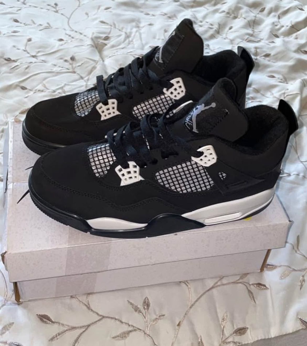 Jordan 4 White Thunder 9.5