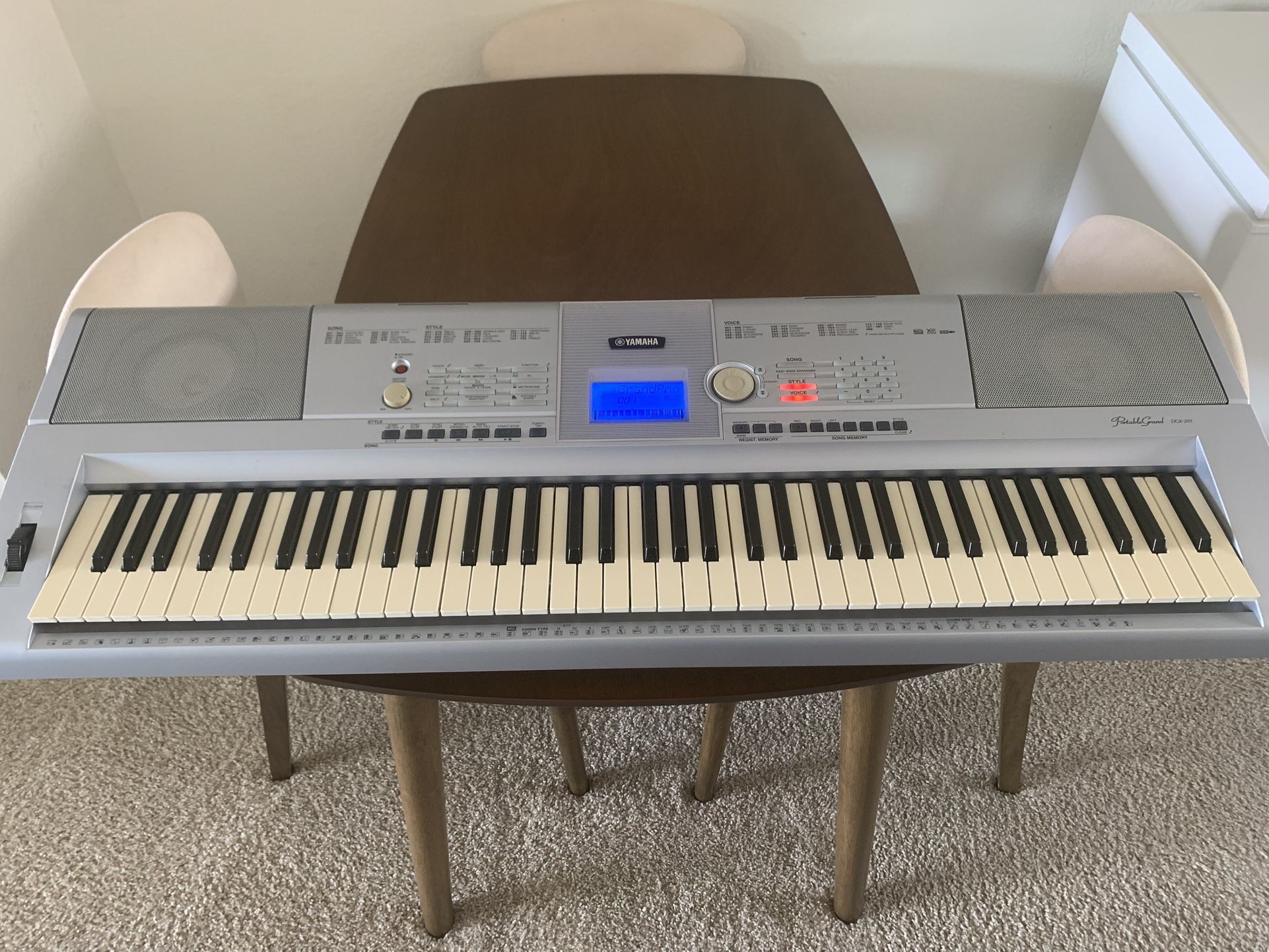 Yamaha Portable Grand DGX-203