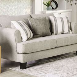 Loveseat w/Reversible Back Pillows & Accent Pillows w/ Fiber Fill