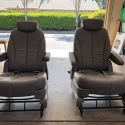 Toyota Sienna Style Leather Captain Seats Pair 2nd Row ISOFIX Folding Clean OEM Van Seats