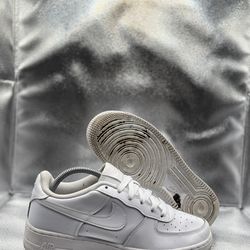 Air Force 1 low triple white GS