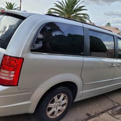 2010 Chrysler Town & Country