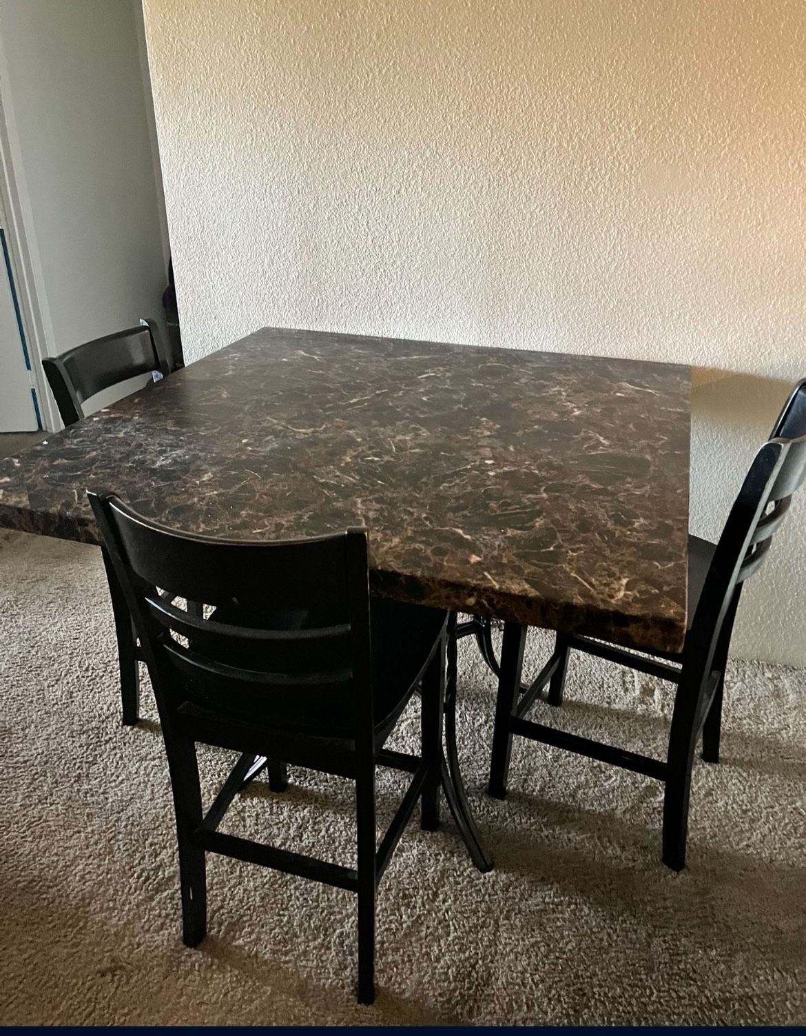 Kitchen Table & Chairs