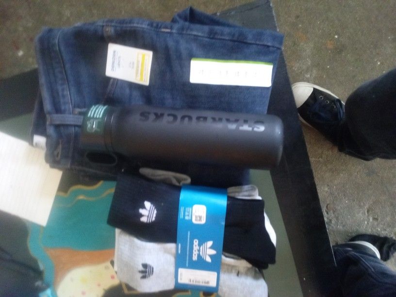 Black Vacuum Insulated water Bottle, Livis Denizen ,31 30 Slim Blue Jeans