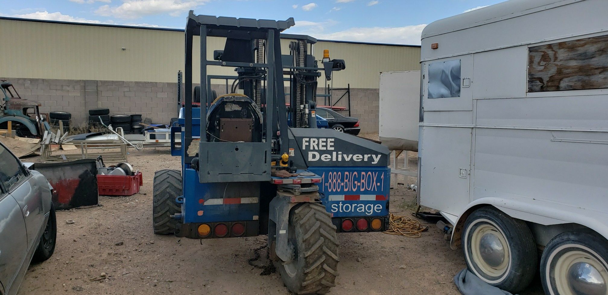 2006 International 4400 DT Flatbed 26ft With piggyback forklift low miles. MONEY MAKER. 34999.00 TODAY!