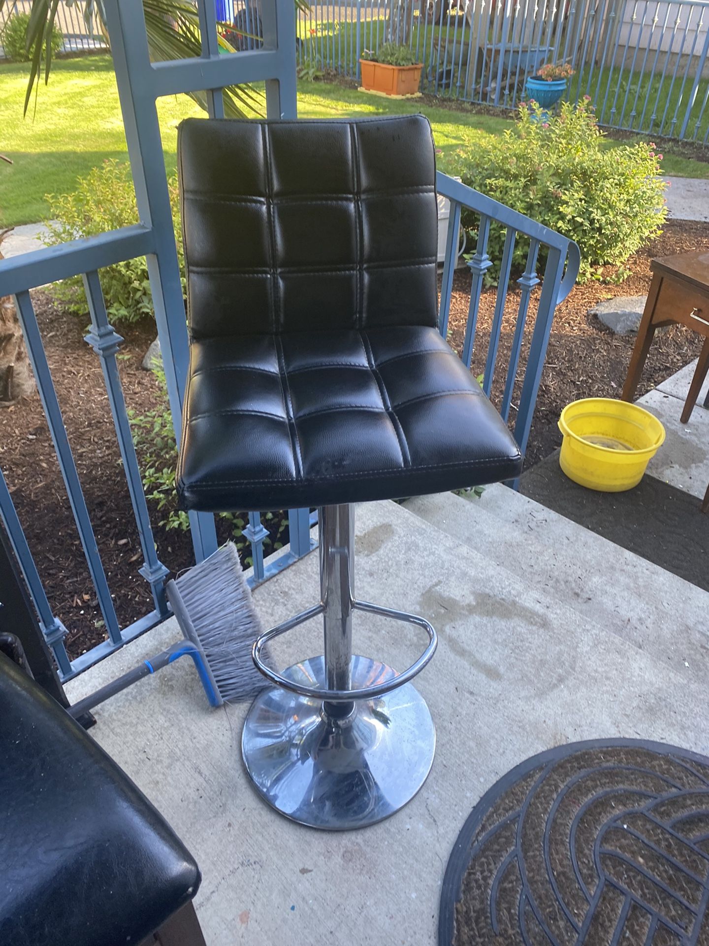 I have 2 barstools