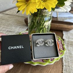 Cute C Shape Earrings In Silver Color