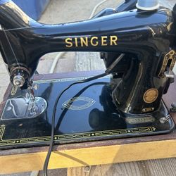 Singer Sewing Machine (working) 