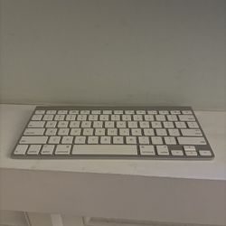 Apple Bluetooth Keyboard 