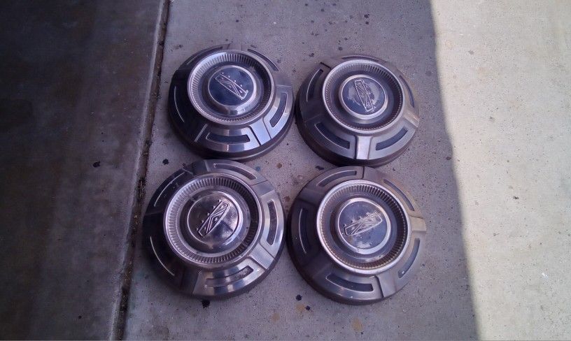 67-79 Ford Trucks Hubcaps Parts