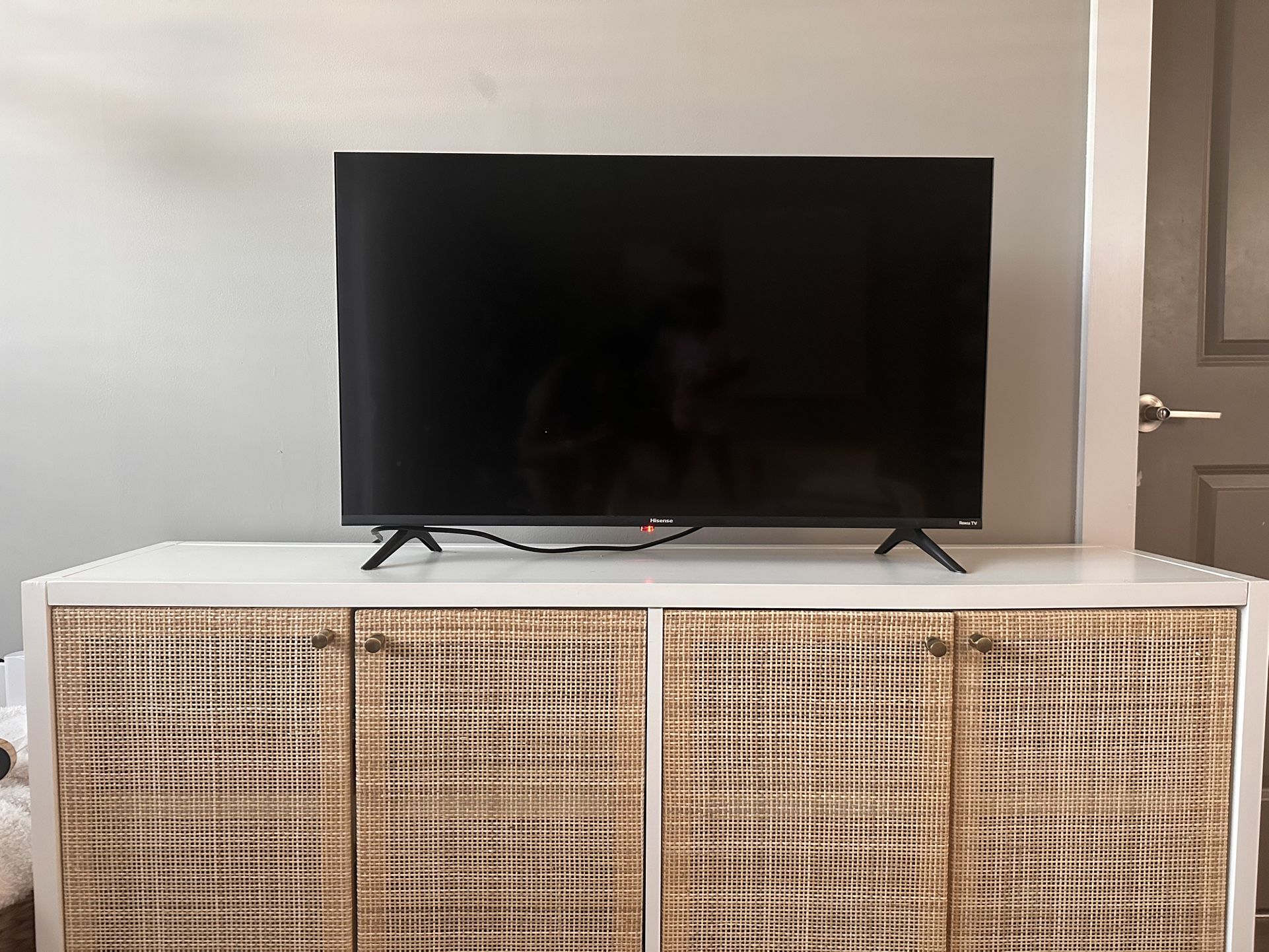 📺 40” Smart TV – Barely Used, $100
