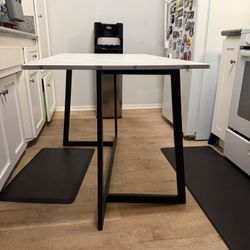 Dining Table w chairs 