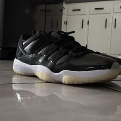 Retro 11 Low men Size 9.5