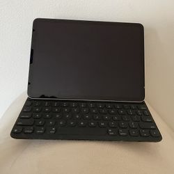 Apple Ipad Air Keyboard Case ( 4th) / No I Pad included 