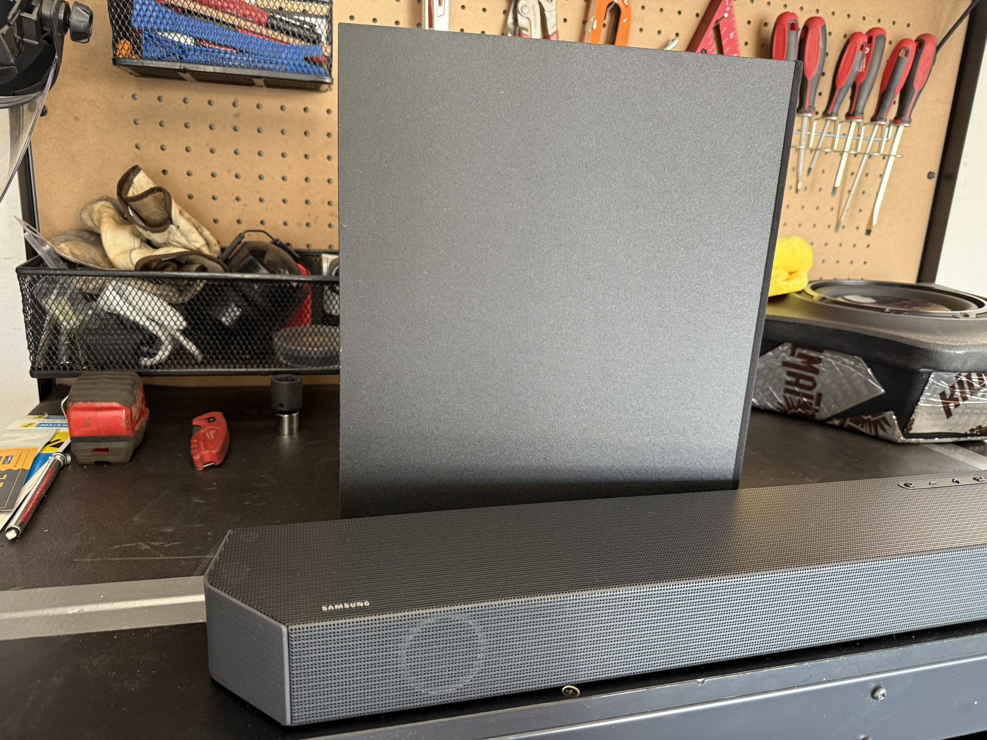 Samsung Q-600C Soundbar and Subwoofer