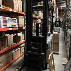 Forklift 