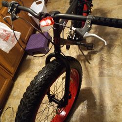 Bike  BRONCO Mountain 26inch MAX 7SPEED  FAT TIRES DISC BRAKE& Light  & Lock Evrything Is Perfect 
