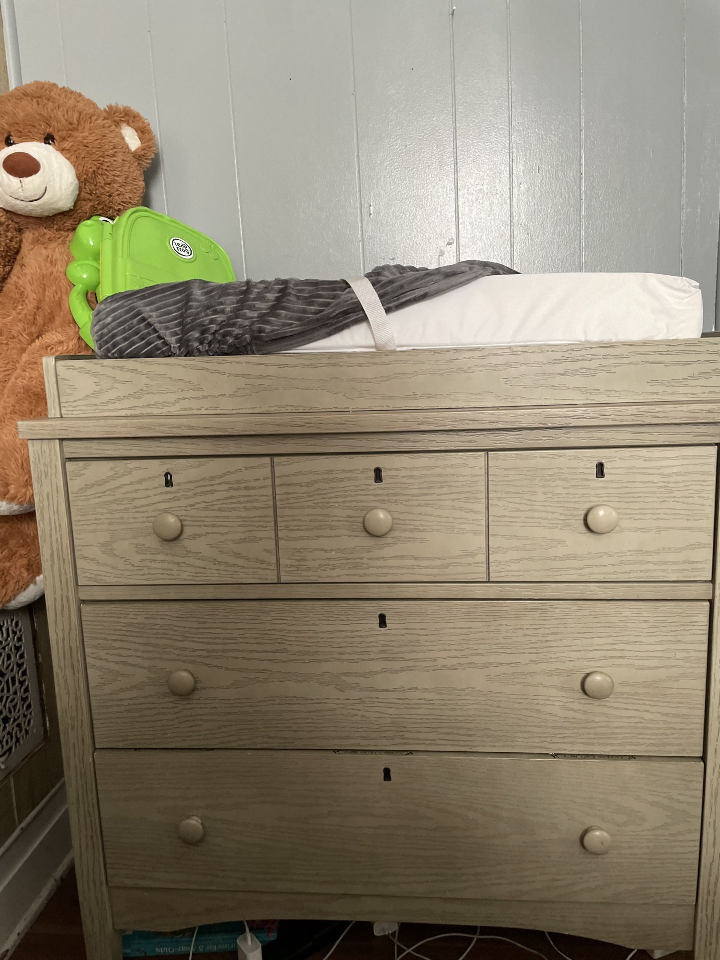 Infant drawer dresser with changing top