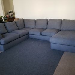 Sectional With Chaise 