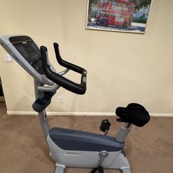 Precor UBK815 Upright Bike