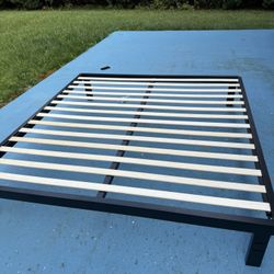 Black King Metal Platform Bed Frame Without Headboard