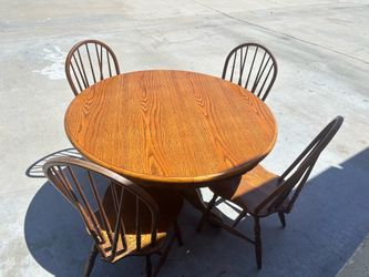 Round Dining table