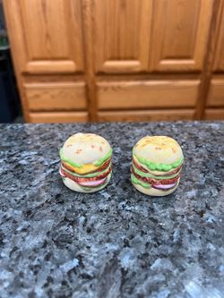 Ceramic Mini Cheese Burger Ceramic pair of Salt and Pepper Shakers.  Size approximately 1 1/2 inches long and 1 1/2 inches tall.  Preowned no cracks o