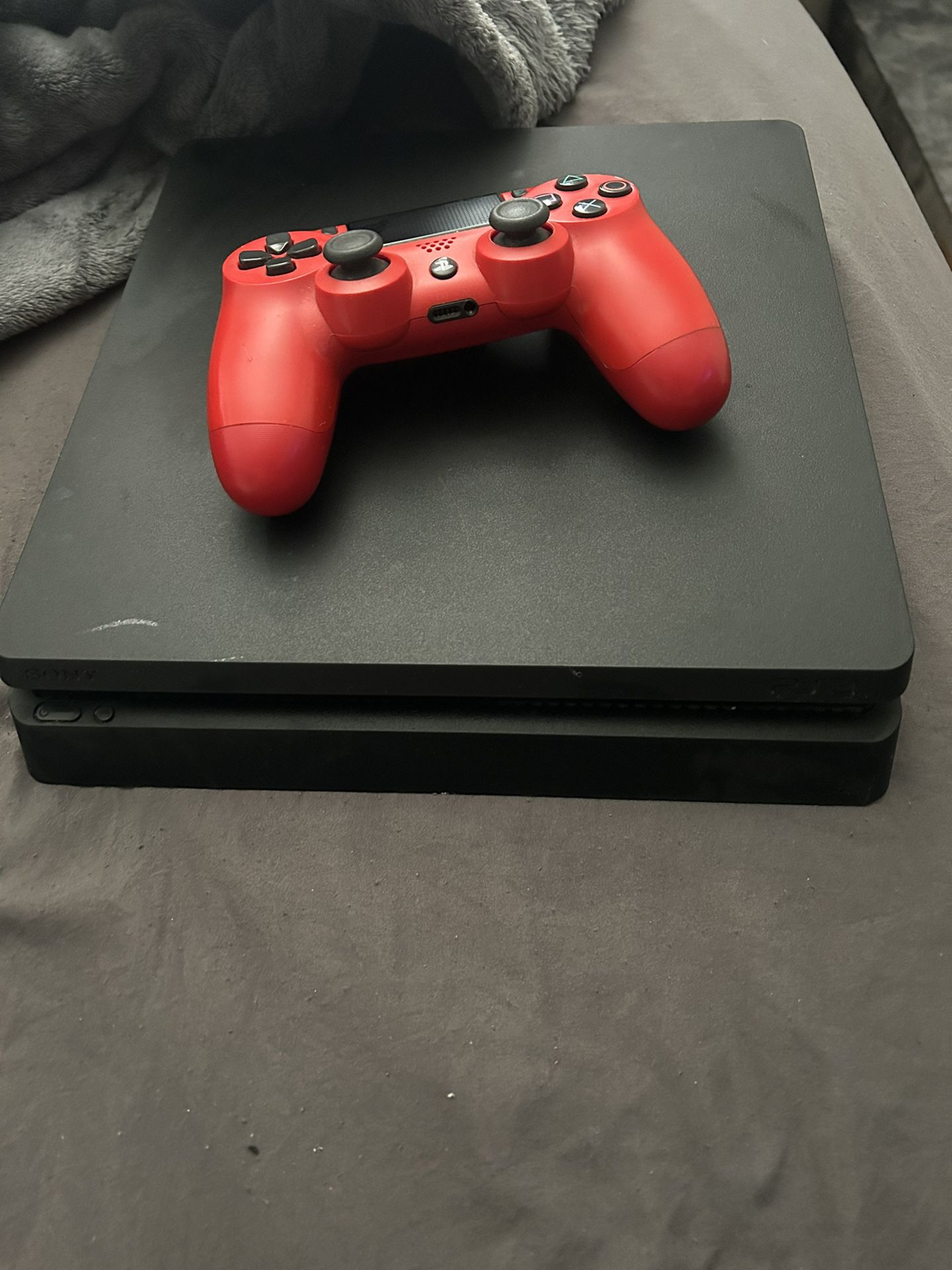 PS4 Slim 500 Gb With A Controller