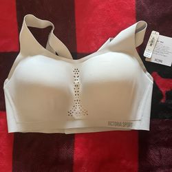 Victoria’s Secret Sports Bra Size 32D