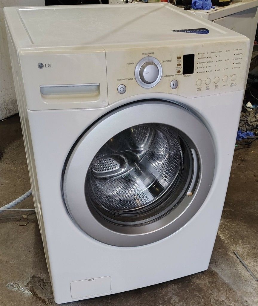 Very Clean! LG Heavy Duty Super Capacity Front-Loading Washing Machine!